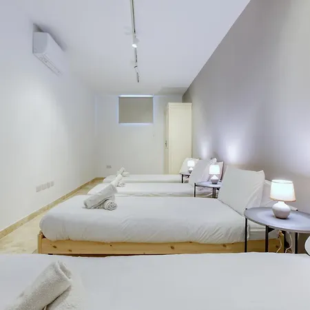 A Large, Fully Equipped 2br In By 360 Estates Daire