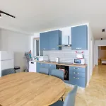 A Large, Fully Equipped 2br In By 360 Estates Apartment *