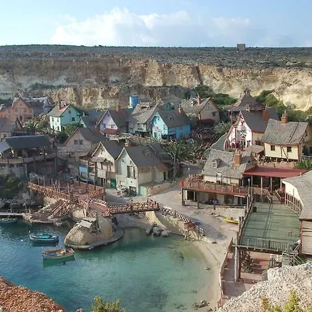 A Large, Fully Equipped 2br In By 360 Estates *