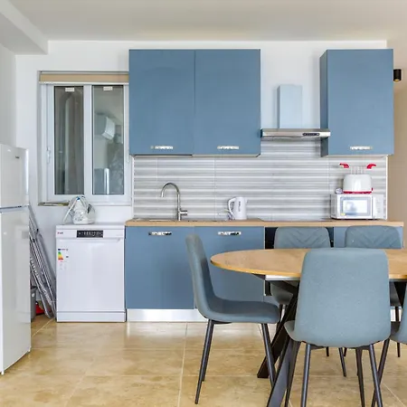 Appartamento A Large, Fully Equipped 2br In By 360 Estates