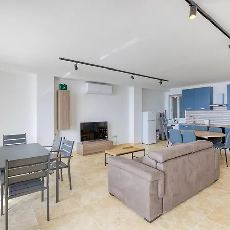 Apartment A Large, Fully Equipped 2br In By 360 Estates *