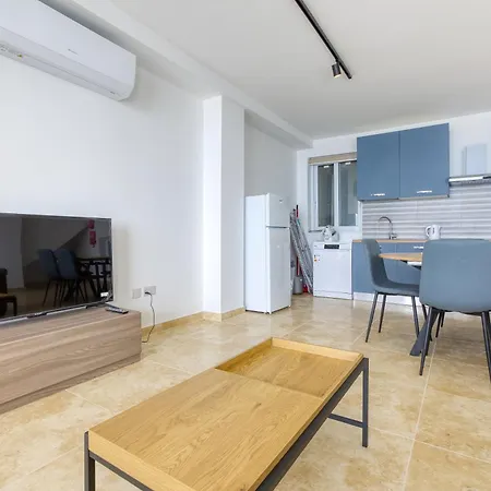 A Large, Fully Equipped 2br In By 360 Estates *