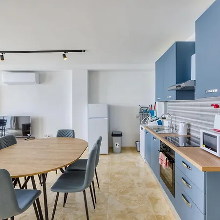 A Large, Fully Equipped 2br In By 360 Estates