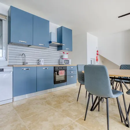 A Large, Fully Equipped 2br In By 360 Estates * Mellieha
