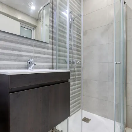 A Large, Fully Equipped 2br In By 360 Estates