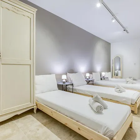 A Large, Fully Equipped 2br In By 360 Estates