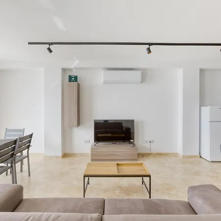 A Large, Fully Equipped 2br In By 360 Estates Mellieħa