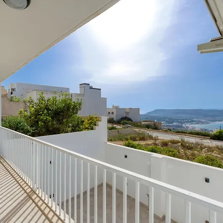 A Large, Fully Equipped 2br In By 360 Estates *