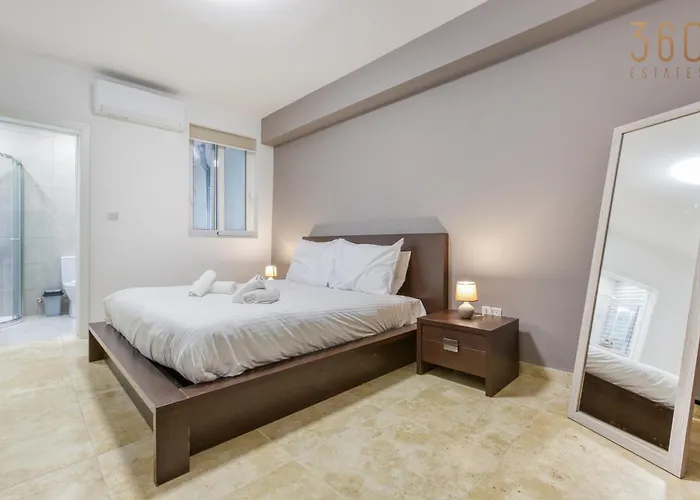 A Large, Fully Equipped 2br In By 360 Estates