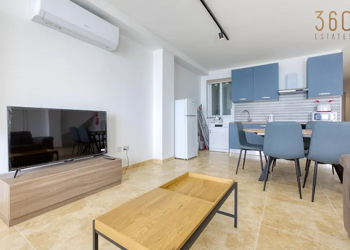 A Large, Fully Equipped 2br In By 360 Estates *