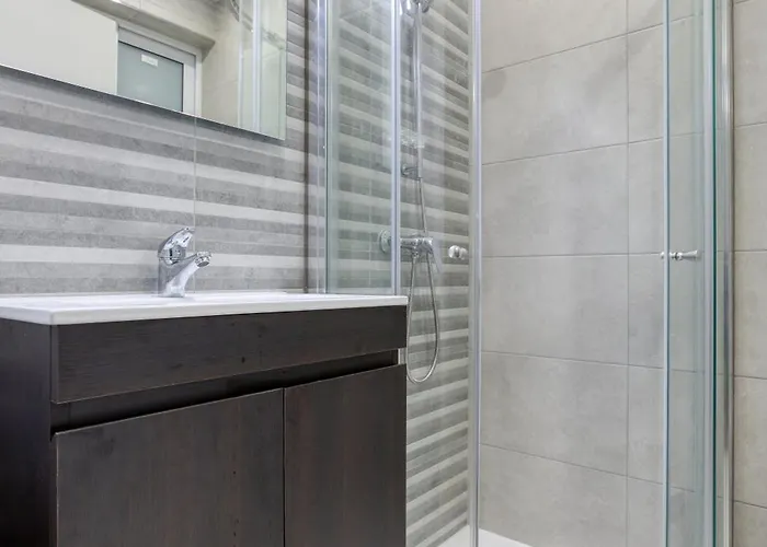 A Large, Fully Equipped 2br In By 360 Estates