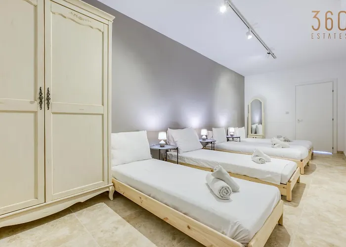 A Large, Fully Equipped 2br In By 360 Estates